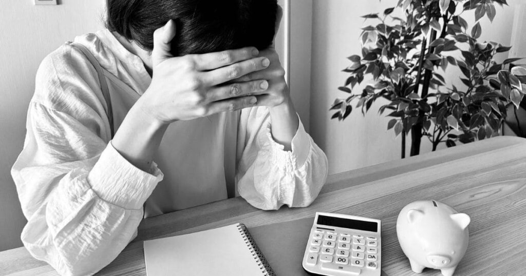 自分でやる vs 業者に頼む|費用だけで決めると失敗しやすい理由